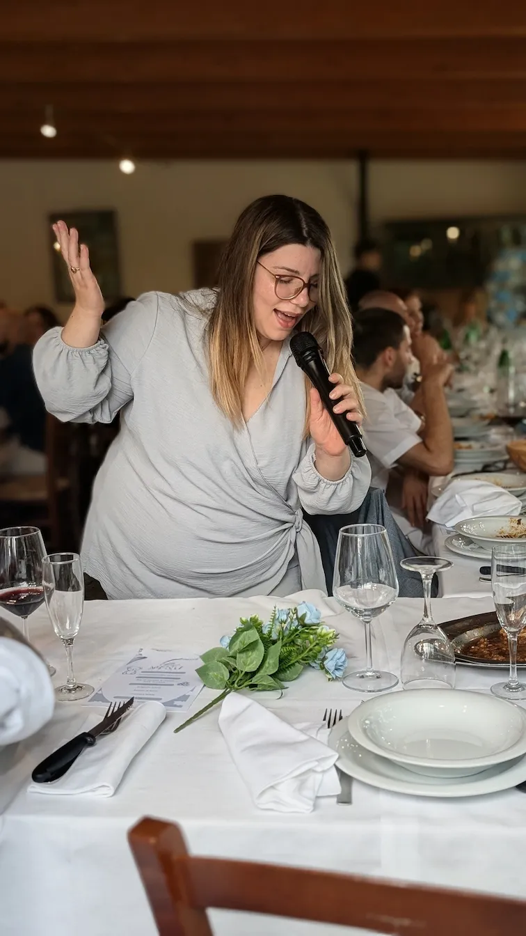 Sarina canta ad un battesimo